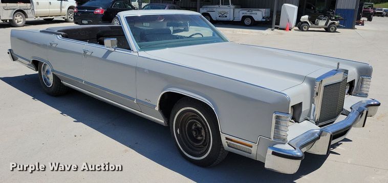 image for item IQ9836 1978 Lincoln Continental Town Car  convertible