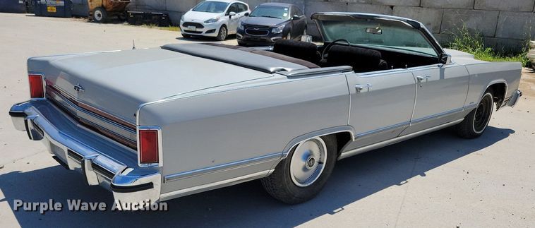 image for item IQ9836 1978 Lincoln Continental Town Car  convertible