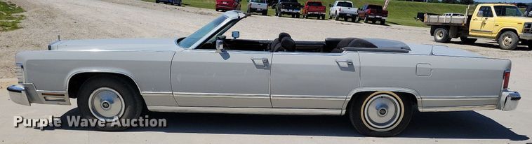 image for item IQ9836 1978 Lincoln Continental Town Car  convertible