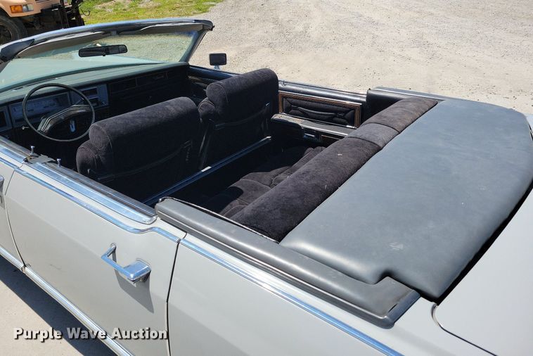 image for item IQ9836 1978 Lincoln Continental Town Car  convertible