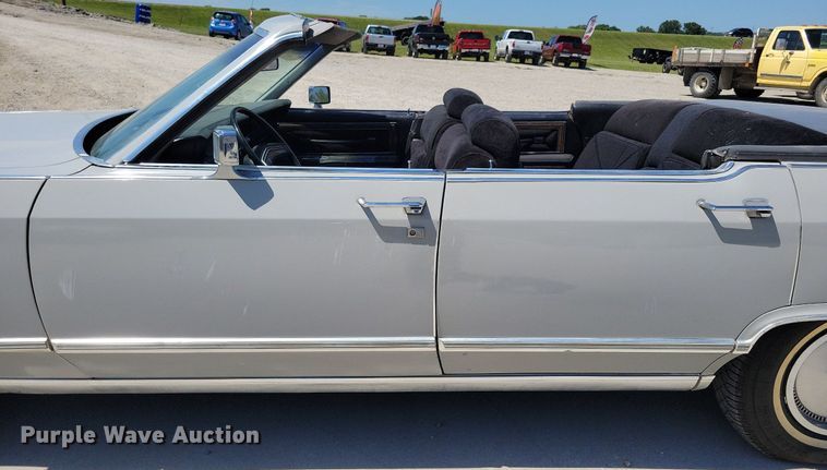image for item IQ9836 1978 Lincoln Continental Town Car  convertible