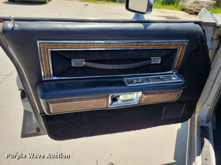 image for item IQ9836 1978 Lincoln Continental Town Car  convertible