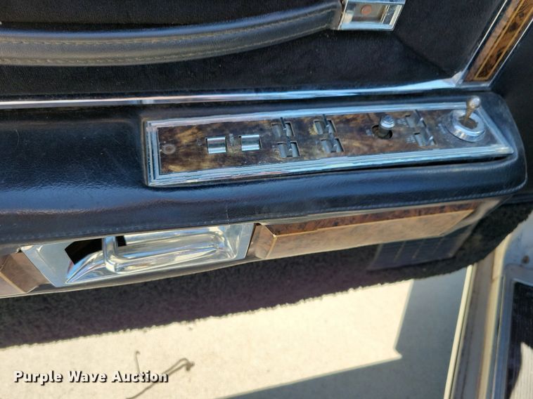 image for item IQ9836 1978 Lincoln Continental Town Car  convertible