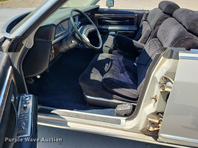 image for item IQ9836 1978 Lincoln Continental Town Car  convertible