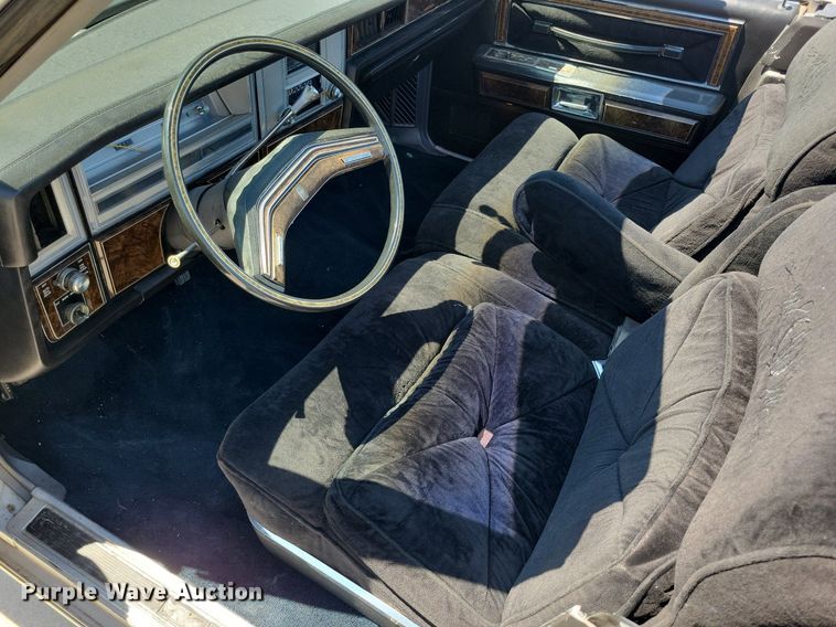 image for item IQ9836 1978 Lincoln Continental Town Car  convertible