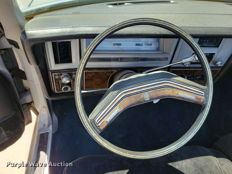 image for item IQ9836 1978 Lincoln Continental Town Car  convertible