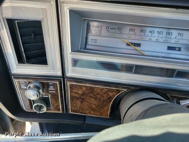 image for item IQ9836 1978 Lincoln Continental Town Car  convertible