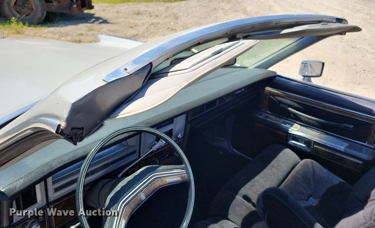 image for item IQ9836 1978 Lincoln Continental Town Car  convertible