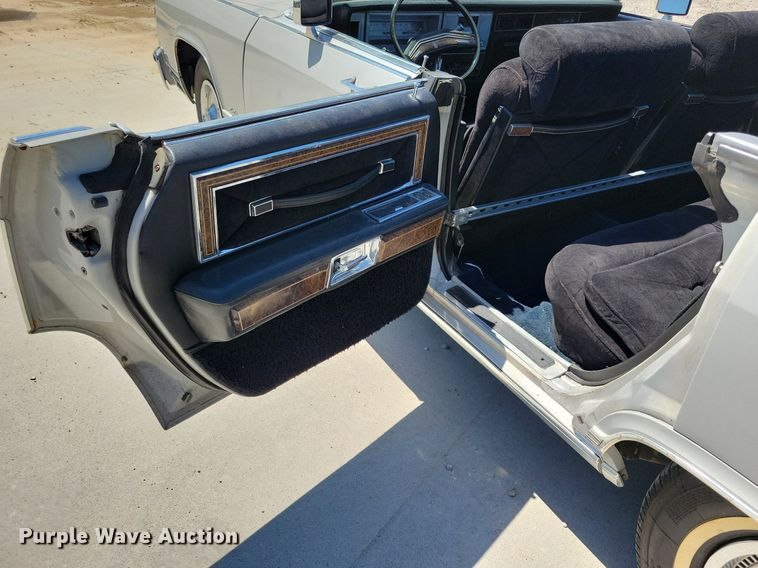 image for item IQ9836 1978 Lincoln Continental Town Car  convertible