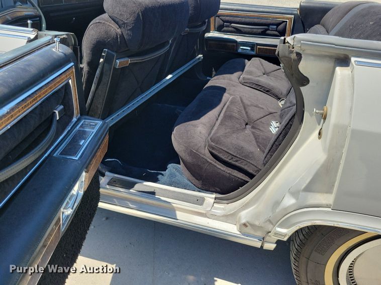 image for item IQ9836 1978 Lincoln Continental Town Car  convertible