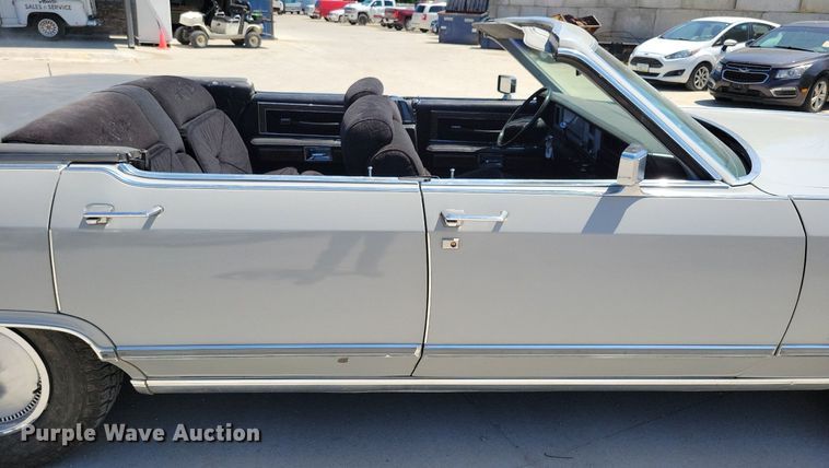image for item IQ9836 1978 Lincoln Continental Town Car  convertible
