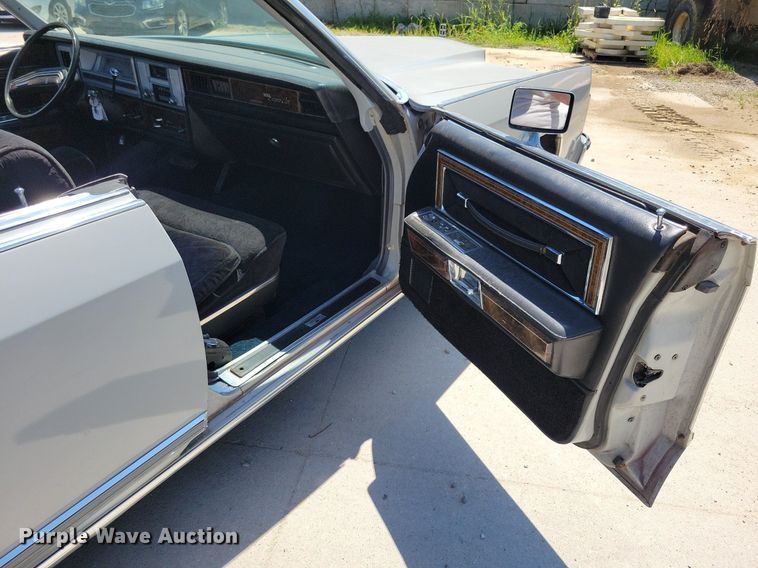 image for item IQ9836 1978 Lincoln Continental Town Car  convertible