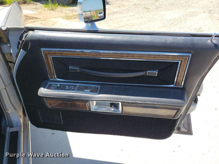 image for item IQ9836 1978 Lincoln Continental Town Car  convertible