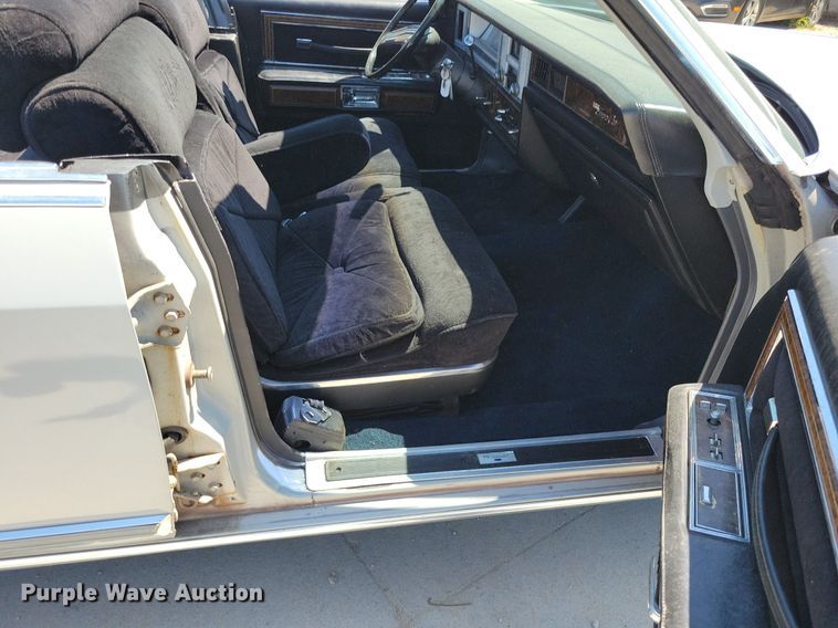 image for item IQ9836 1978 Lincoln Continental Town Car  convertible