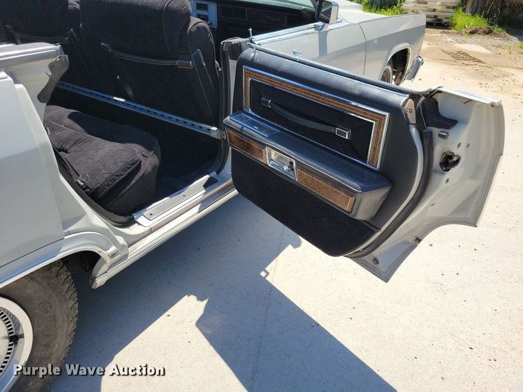 image for item IQ9836 1978 Lincoln Continental Town Car  convertible