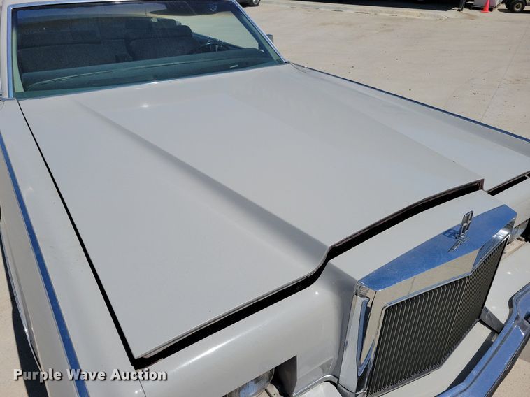image for item IQ9836 1978 Lincoln Continental Town Car  convertible