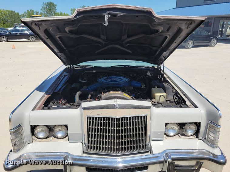 image for item IQ9836 1978 Lincoln Continental Town Car  convertible