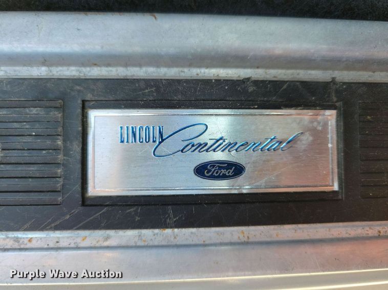 image for item IQ9836 1978 Lincoln Continental Town Car  convertible