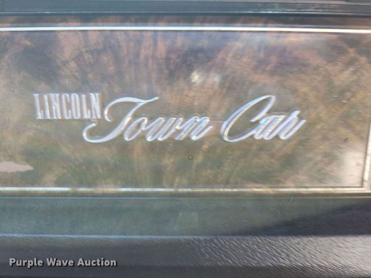 image for item IQ9836 1978 Lincoln Continental Town Car  convertible