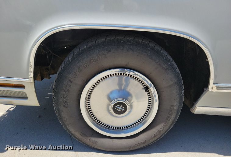 image for item IQ9836 1978 Lincoln Continental Town Car  convertible