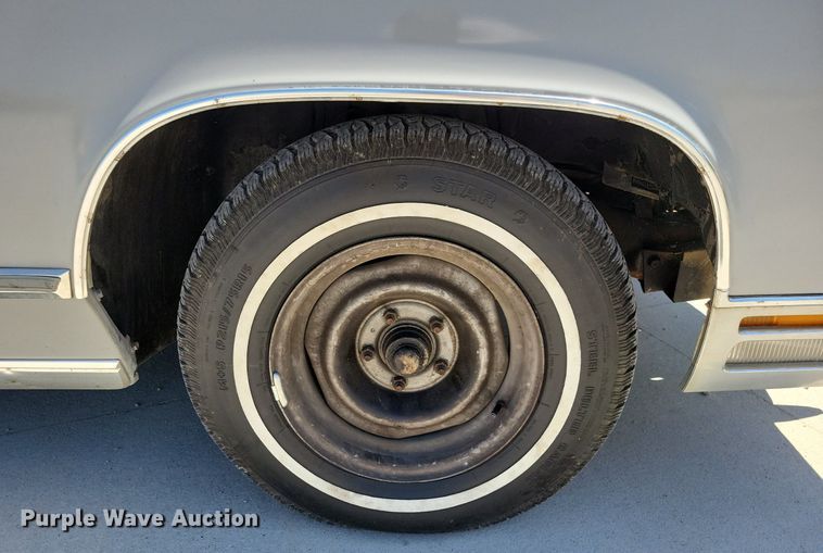 image for item IQ9836 1978 Lincoln Continental Town Car  convertible