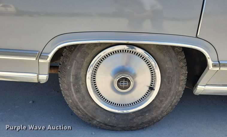 image for item IQ9836 1978 Lincoln Continental Town Car  convertible