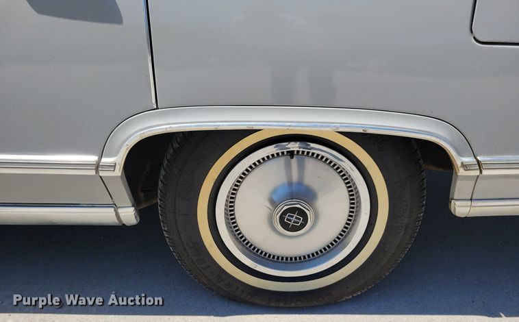 image for item IQ9836 1978 Lincoln Continental Town Car  convertible