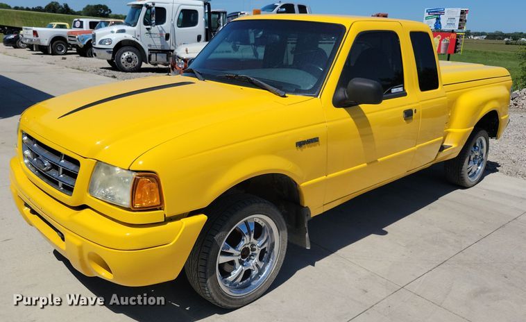 image for item IQ9838 2001 Ford Ranger  SuperCab pickup truck