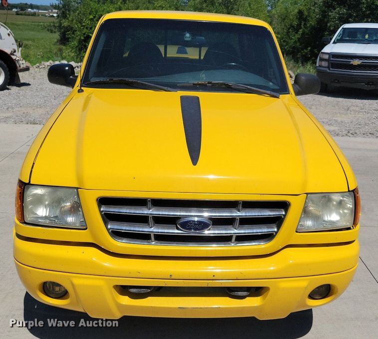 image for item IQ9838 2001 Ford Ranger  SuperCab pickup truck