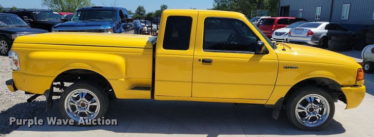 image for item IQ9838 2001 Ford Ranger  SuperCab pickup truck