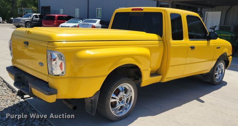 image for item IQ9838 2001 Ford Ranger  SuperCab pickup truck