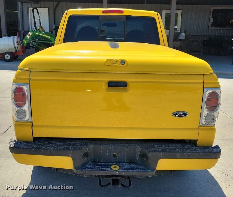 image for item IQ9838 2001 Ford Ranger  SuperCab pickup truck