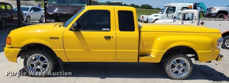 image for item IQ9838 2001 Ford Ranger  SuperCab pickup truck