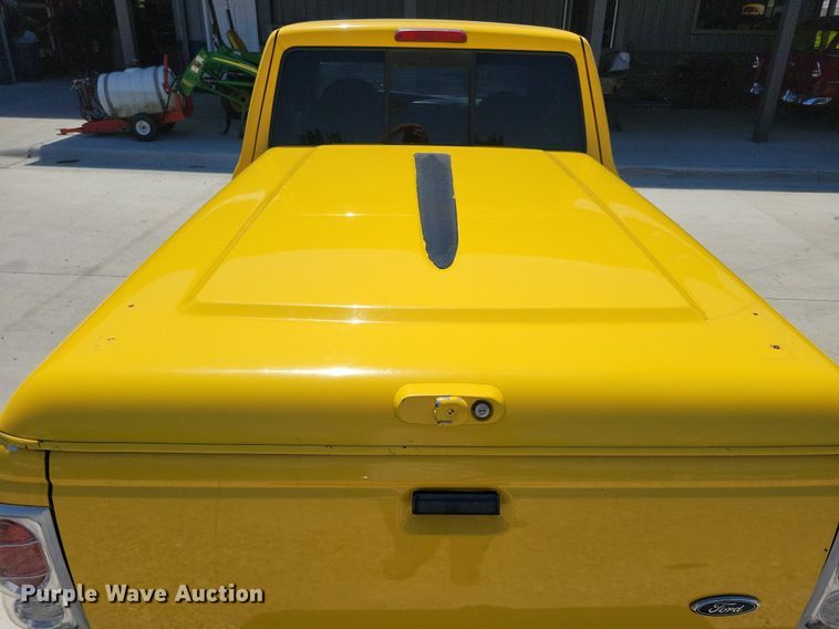 image for item IQ9838 2001 Ford Ranger  SuperCab pickup truck