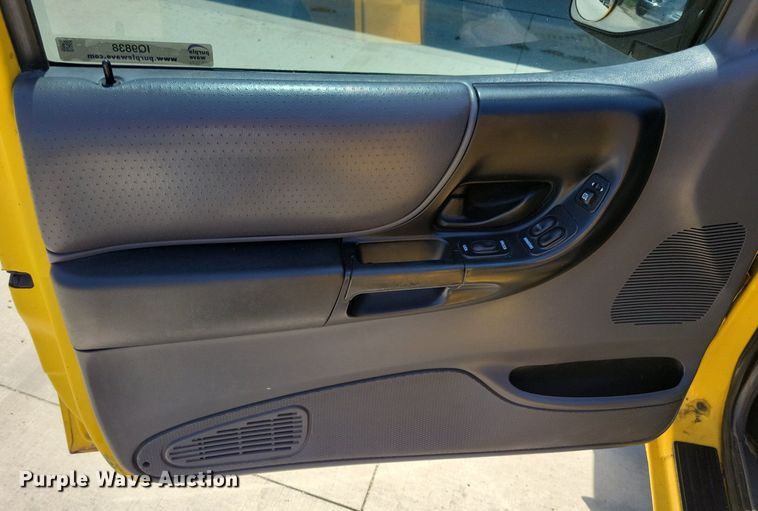 image for item IQ9838 2001 Ford Ranger  SuperCab pickup truck