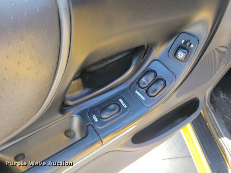 image for item IQ9838 2001 Ford Ranger  SuperCab pickup truck