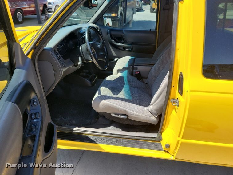 image for item IQ9838 2001 Ford Ranger  SuperCab pickup truck