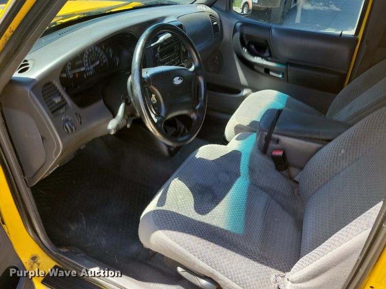 image for item IQ9838 2001 Ford Ranger  SuperCab pickup truck