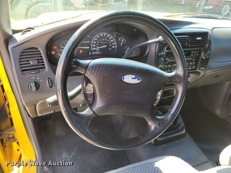 image for item IQ9838 2001 Ford Ranger  SuperCab pickup truck