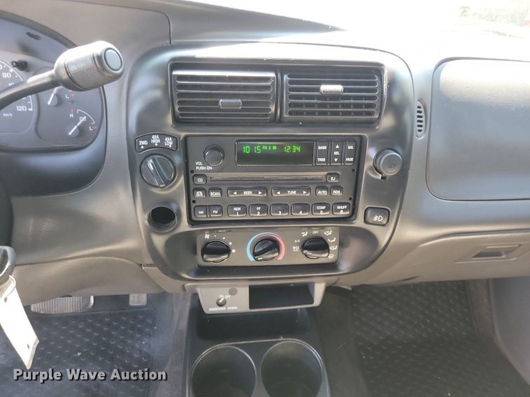 image for item IQ9838 2001 Ford Ranger  SuperCab pickup truck