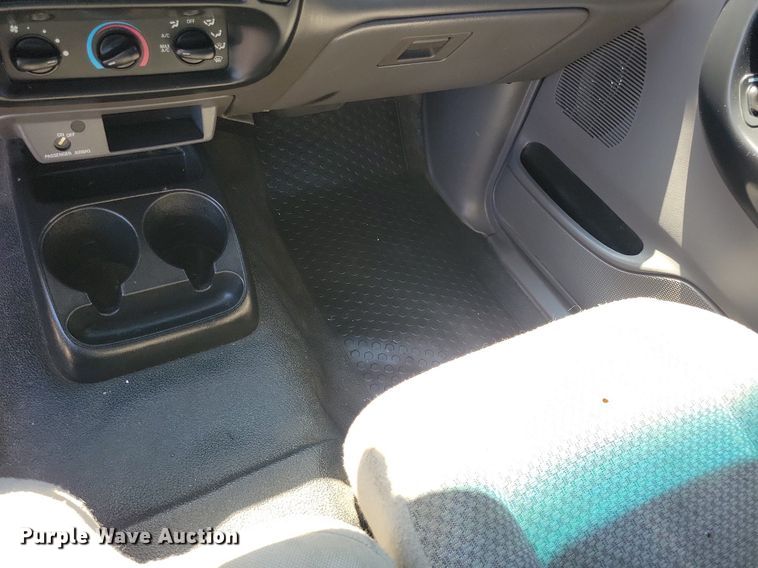 image for item IQ9838 2001 Ford Ranger  SuperCab pickup truck