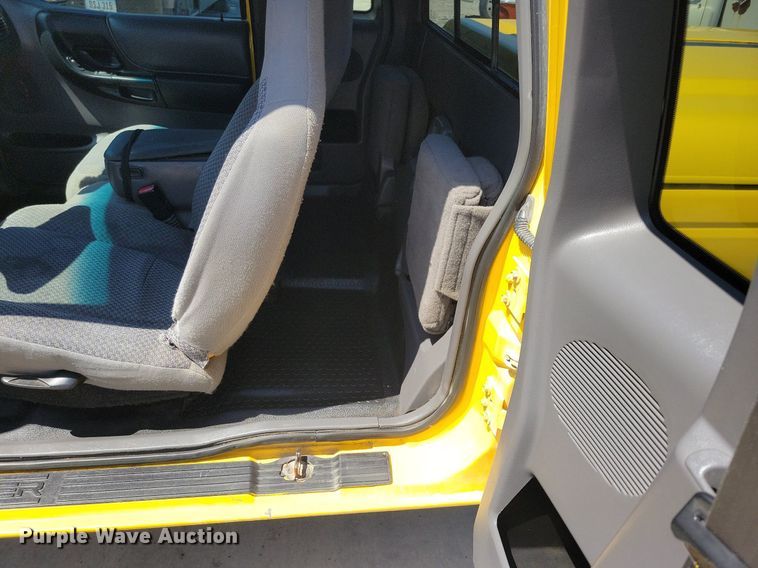 image for item IQ9838 2001 Ford Ranger  SuperCab pickup truck