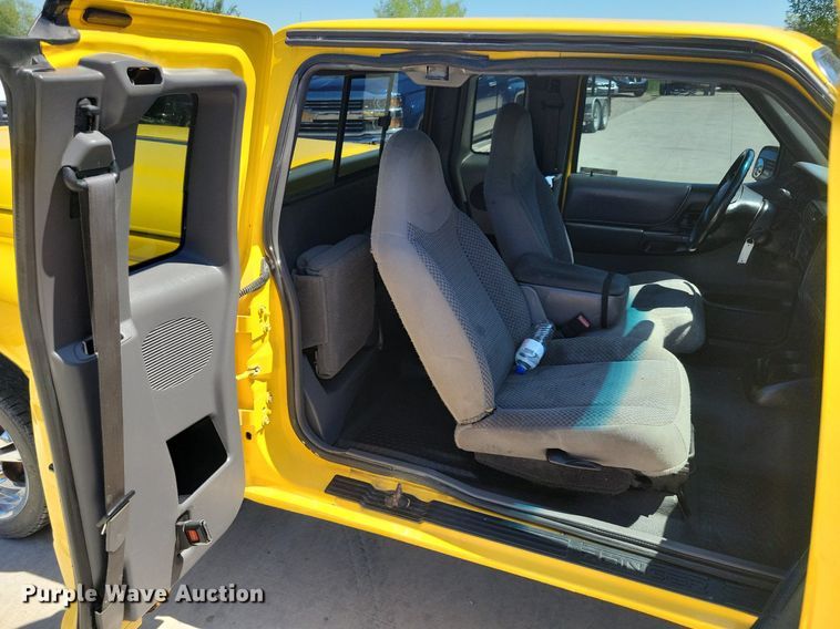 image for item IQ9838 2001 Ford Ranger  SuperCab pickup truck