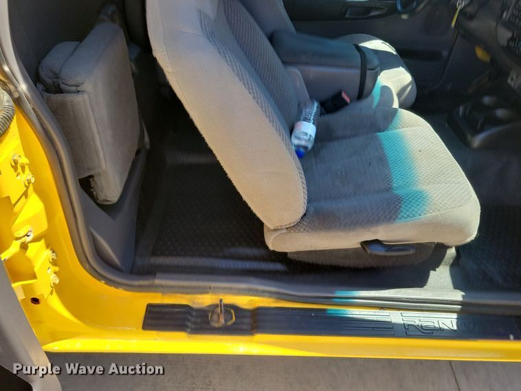 image for item IQ9838 2001 Ford Ranger  SuperCab pickup truck