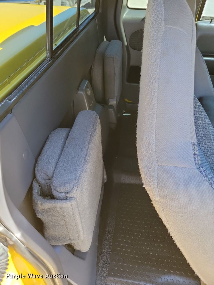 image for item IQ9838 2001 Ford Ranger  SuperCab pickup truck