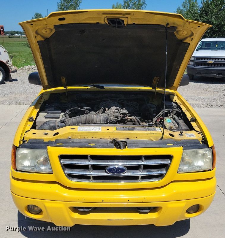 image for item IQ9838 2001 Ford Ranger  SuperCab pickup truck