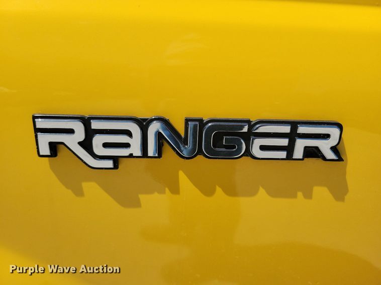 image for item IQ9838 2001 Ford Ranger  SuperCab pickup truck