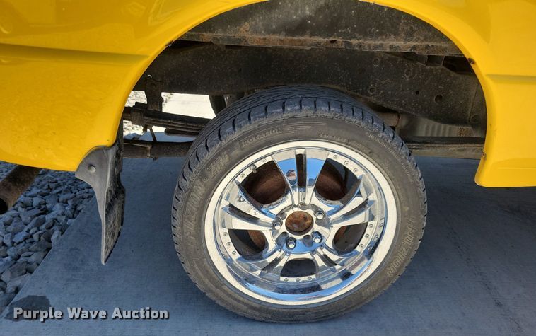 image for item IQ9838 2001 Ford Ranger  SuperCab pickup truck