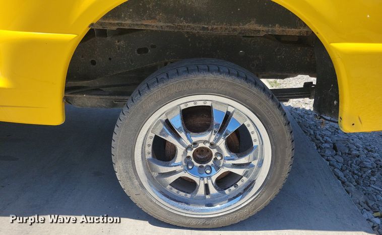 image for item IQ9838 2001 Ford Ranger  SuperCab pickup truck