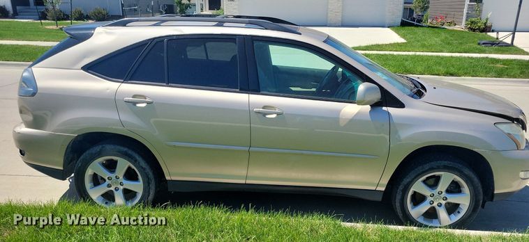 image for item IQ9867 2004 Lexus RX 330  SUV